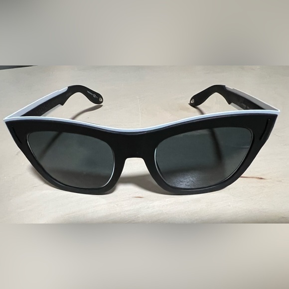 Givenchy Sunglasses - Picture 5 of 15